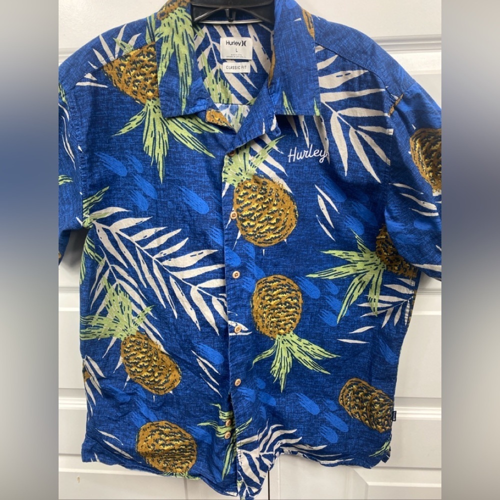 Hurley Pineapple Print ShortSleeve ButtonUp Shirt Classic Fit Large Hawaiian